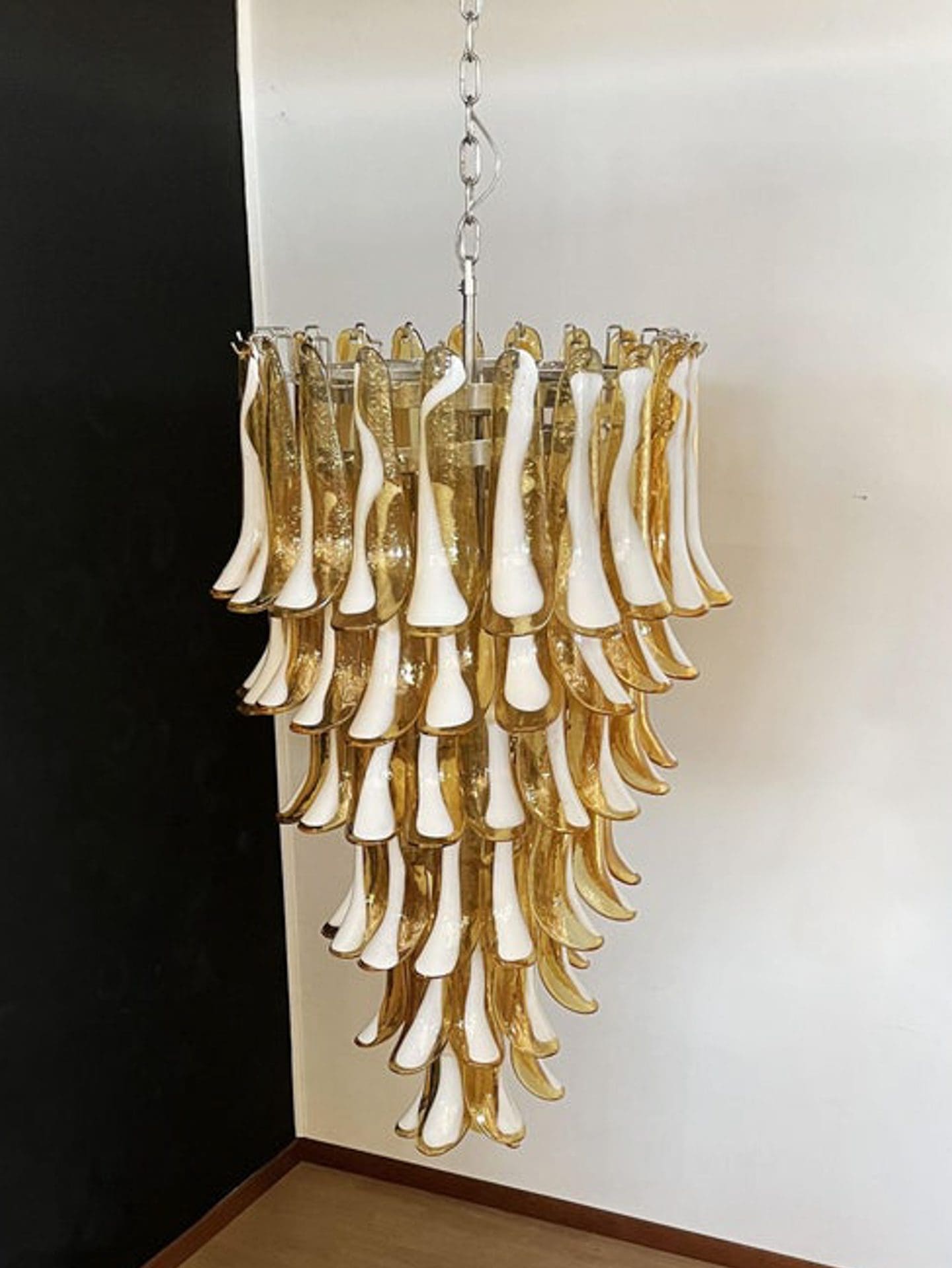 Murano Chandelier – 83 petals – Caramel